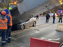 На Рублево-Успенском шоссе перекрыто движение из-за упавшей ограничительной балки высоты