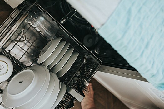 Почему посуда становится мутной после посудомойки