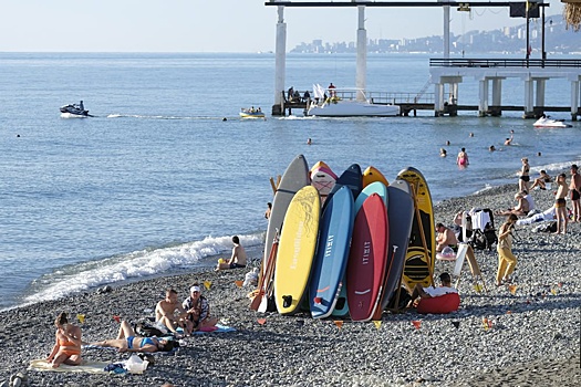 В Сочи все морские пляжи открылись после вчерашней угрозы атаки БПЛА