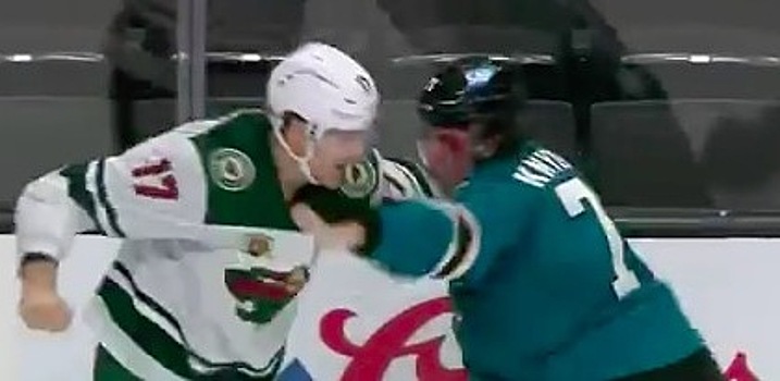 Американский хоккеист разбил лицо россиянину в его первой драке в НХЛ