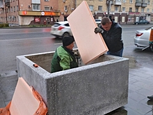 На улице Ленина в Ижевске начали устанавливать вазоны для растений