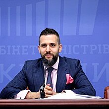 Зарплата украинского министра Кубива почти в два раза ниже гонорара его заместителя-«хипстера»