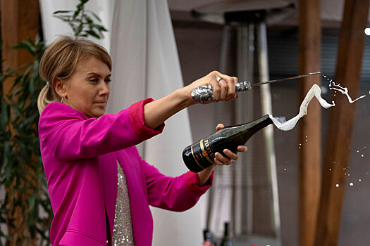 «Игристые вина вовсе не так однобоки, как кажется» – фоторепортаж с винного вечера «#СибирьСибирь»