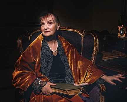 «Пока я спала, Ахматова написала за меня сочинение» – приемная внучка поэта Анна Каминская о семье