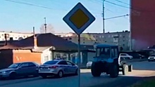 В Томске пять полицейских машин устроили погоню за трактором