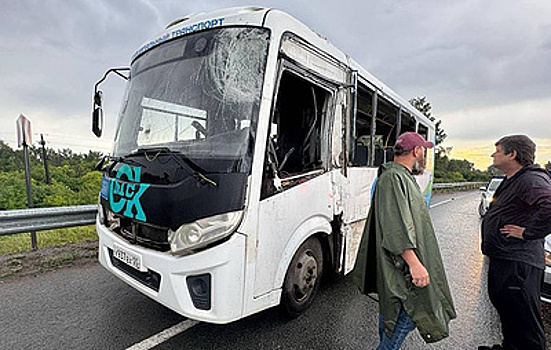В Омске в ДТП с автобусом пострадали шесть человек
