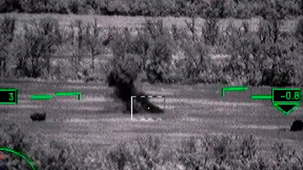 Опубликованы кадры уничтожения бронетехники украинских боевиков вертолетами Ка-52