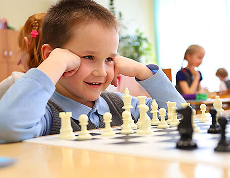 «Развиваем мозг» в Ижевске: почему в лицее №41 ввели в школьную программу шахматы