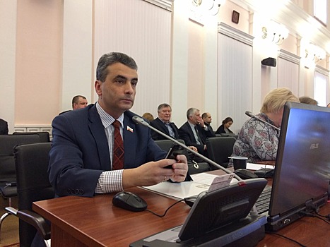 Шлосберг рассказал депутатам псковского парламента о неработающих очистных в Гдове