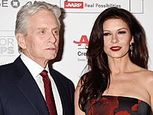 Муж разрешил Кэтрин Зета-Джонс украшать чужие дома