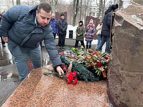 День защитника Отечества в сквере Гвардии Полковника Ерастова 22 февраля
