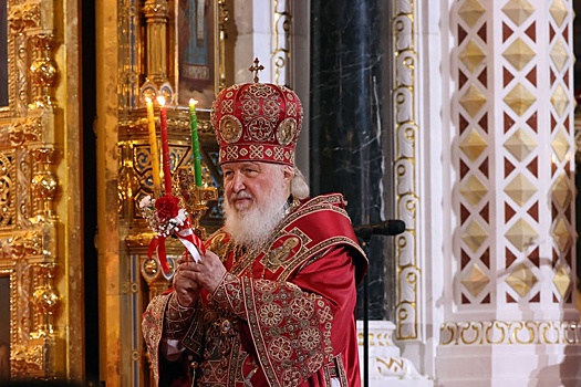 Патриарх Кирилл освятил куличи и пасхи у храма Христа Спасителя