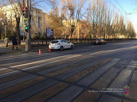 Девушка, пенсионер и женщина: трое волгоградцев попали под колёса автомобилей