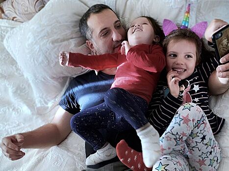 2-летняя дочь Арарата Кещяна устроила дискотеку в ванной