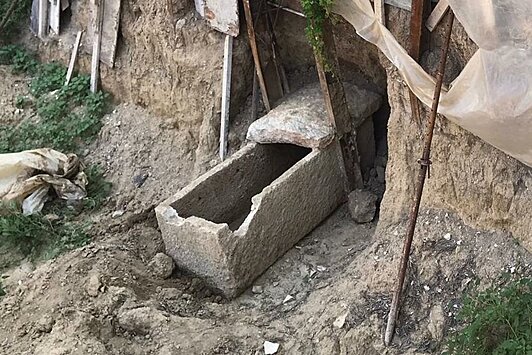 В Турции раскопали древний саркофаг