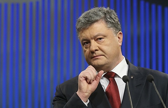 Порошенко поручил усилить армию на границе с Крымом