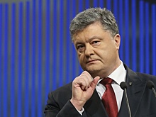 Порошенко поручил усилить армию на границе с Крымом