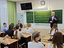 «Разговоры о важном» проводят с школьниками Приморья депутаты