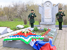 В поселке Несветаевском с почетом предали земле останки восьмерых красноармейцев