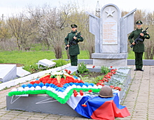 В поселке Несветаевском с почетом предали земле останки восьмерых красноармейцев