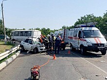 Автобус столкнулся с легковушкой на Кубани, пострадали пассажиры