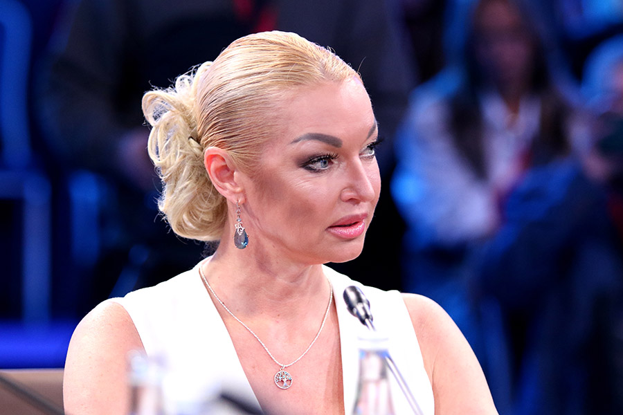 Раздетая Волочкова встала на колени перед народом