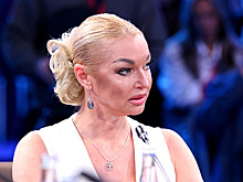 Раздетая Волочкова встала на колени перед народом