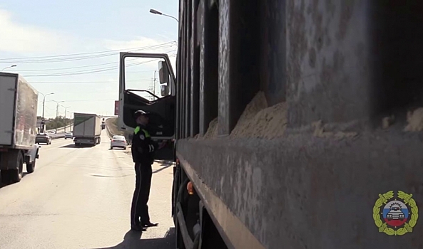 В Волгоградской области пресекают нарушения правил перевозки сыпучих грузов