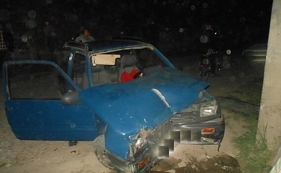 В Армавире пьяный водитель "Оки" въехал в опору ЛЭП