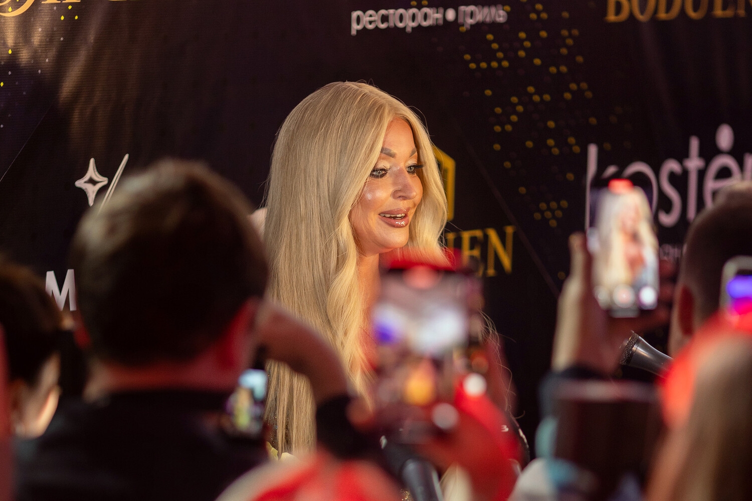 Оборванец и нищеброд: Волочкова осудила многоженца Сухова с 30 детьми