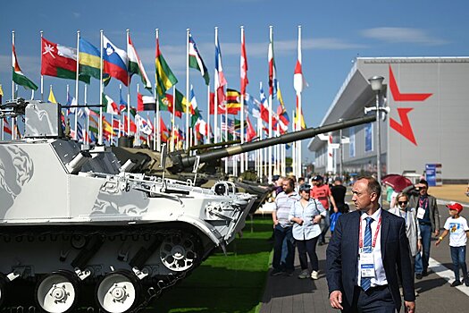 Китай показал образцы военной техники на форуме «Армия 2022»