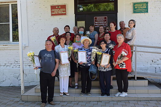 В Выселках наградили участников выставки творческих работ районной организации ВОИ.