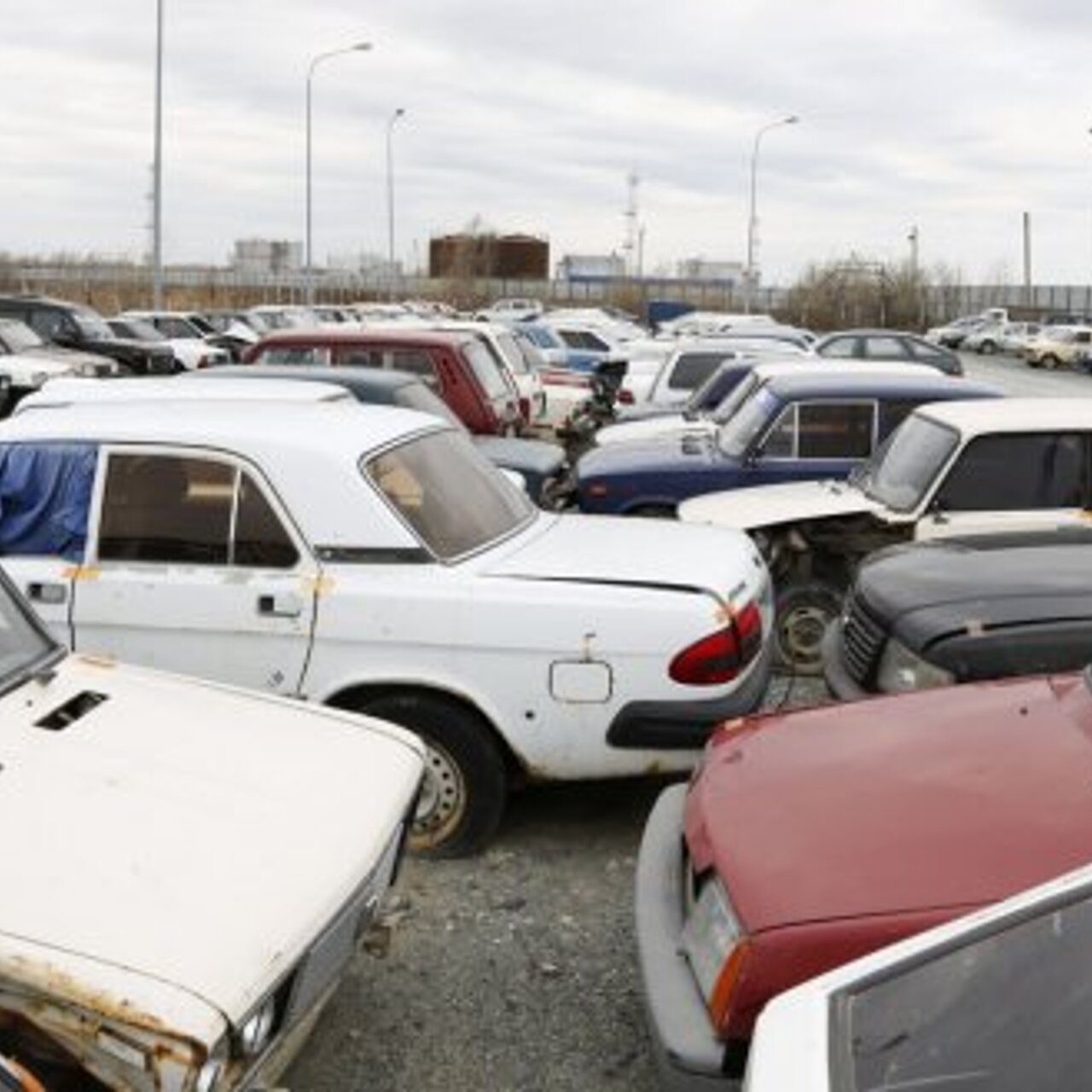 Штрафстоянка 2106. Как забрать машину со штрафстоянки. Штраф стоянка автомобилей. Штрафстоянка тула. Найти машину на штрафстоянке по гос.