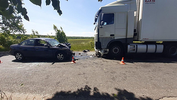 Появилось фото с места ДТП под Багратионовском, где легковушка на встречке вылетела в фуру