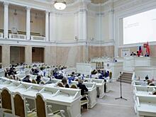 Избирком Петербурга заверил списки первых кандидатов в депутаты заксобрания