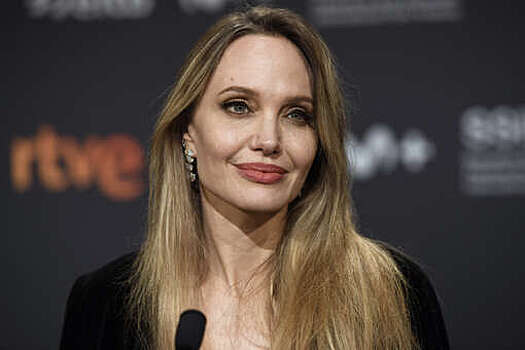 "Страна.ua": Джоли посетила ТЦК в Николаевской области, чтобы вернуть охранника