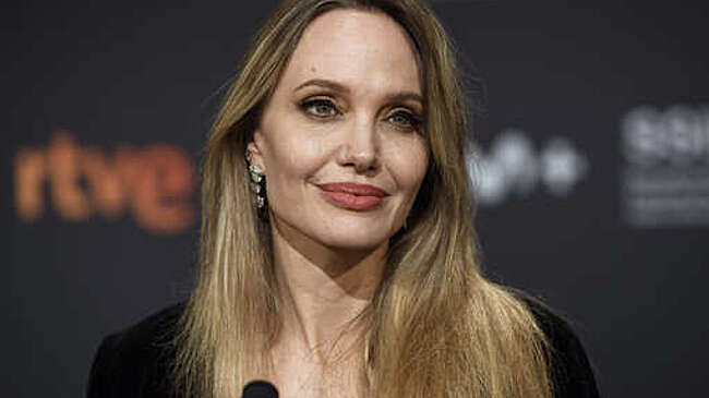 Актрису Анджелину Джоли заподозрили в романе с Луи Гаррелем