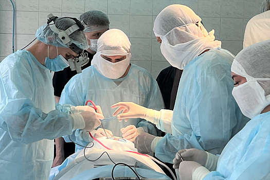 Кузбасские врачи прооперировали абсцесс на позвоночнике через рот пациента