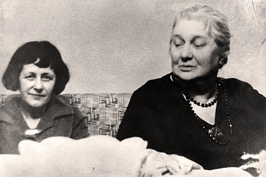 Мария Петровых и Анна Ахматова переводили стихи Маркарян, добавляя свои эмоции