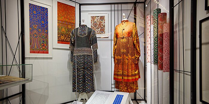 Крапп, «огурец» и агиттекстиль: рассматриваем старинные ткани в «Коломенском»