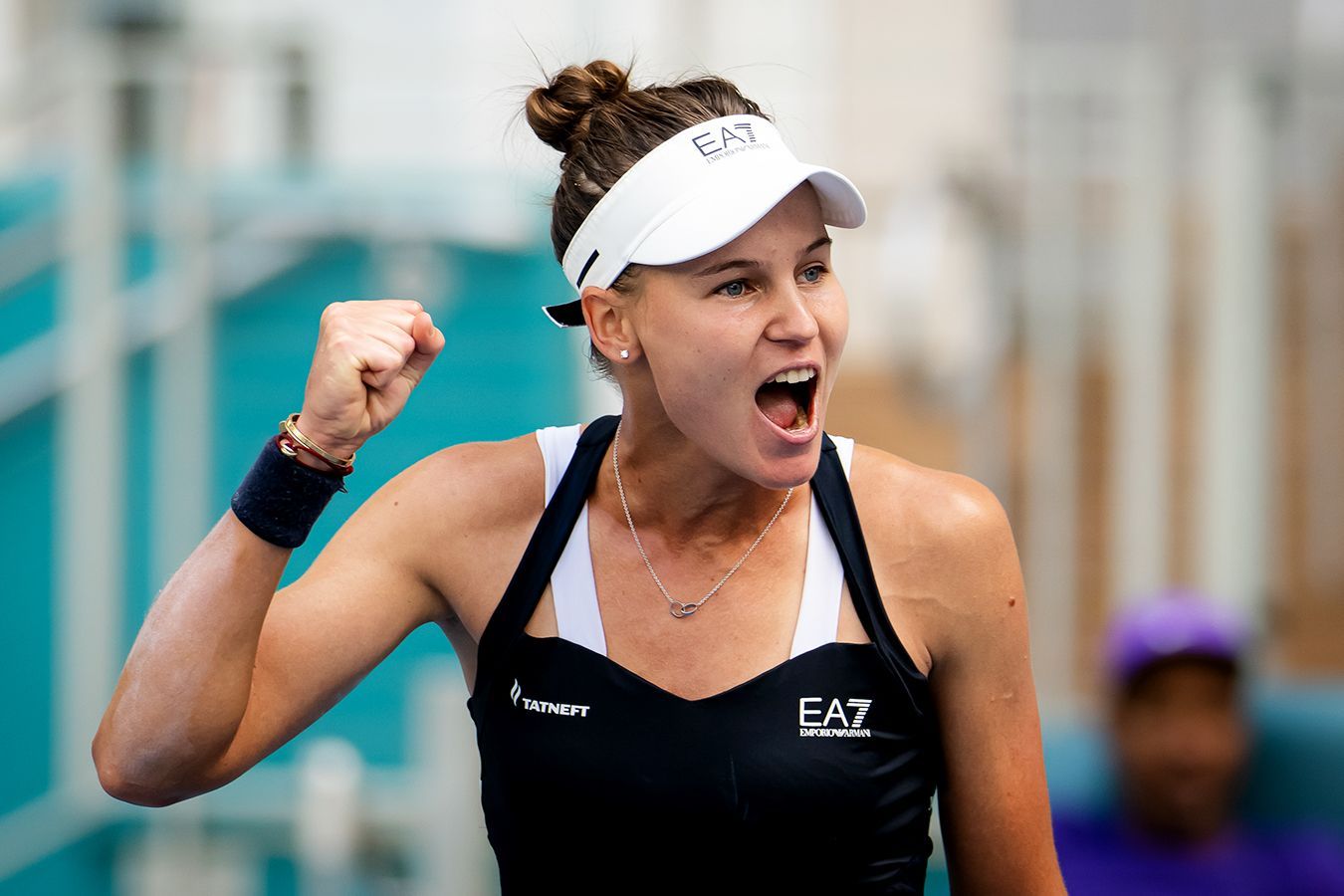 Кудерметова одержала победу над Кенин и вышла в четвертьфинал турнира в Дохе