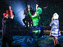 Нитками из детства жизнь прошита: о спектакле Гарика Сукачева "Сашашишин" в "Современнике"