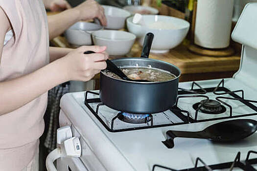 Диетолог Дианова заявила, что сытный суп может заменить собой полноценный обед