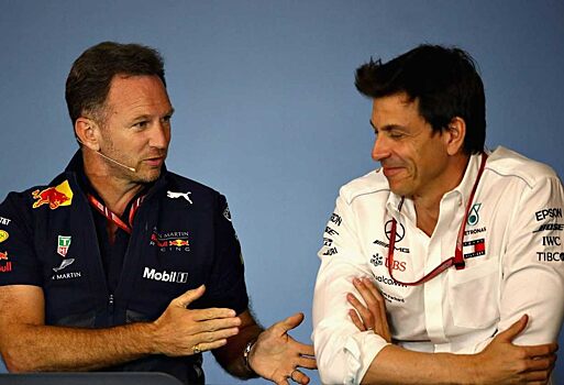 «Это просто позор». Тото Вольф раскритиковал идею уравнять моторы в Формуле 1