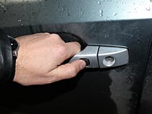 Бесключевой доступ в авто: насколько полезна эта функция