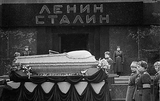 Похороны Сталина на Новодевичьем кладбище: почему они не состоялись