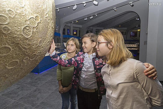 Красная Луна и черное Солнце: посетителям Московского планетария расскажут о необычных явлениях