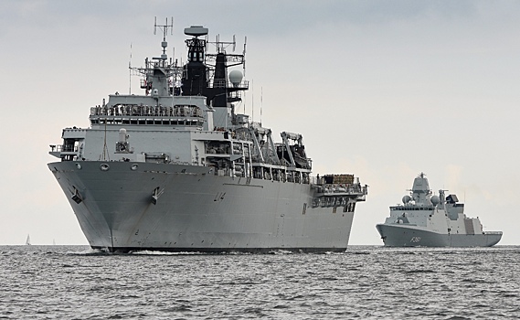 Британские военные корабли перевозят российскую нефть вопреки санкциям