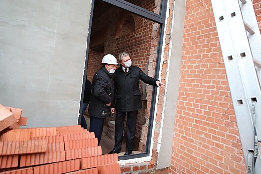 Глава Одинцовского округа проверил ход реконструкции Звенигородского манежа