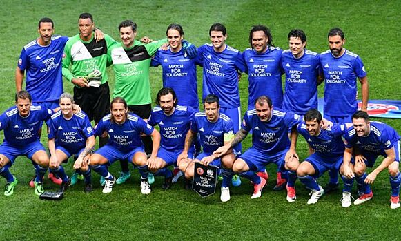 Команда Фигу обыграла команду Роналдиньо в благотворительном матче